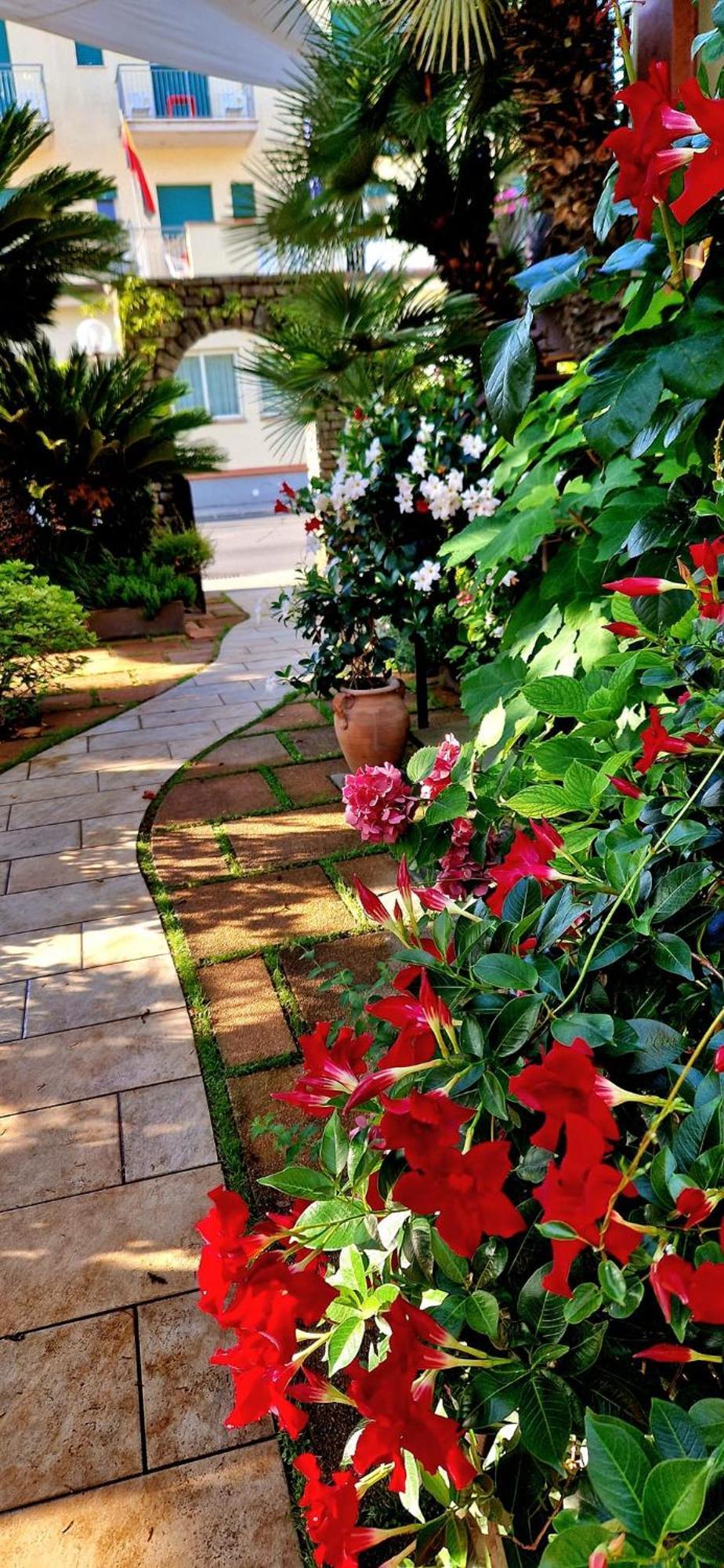 Giardino Hotel 3*